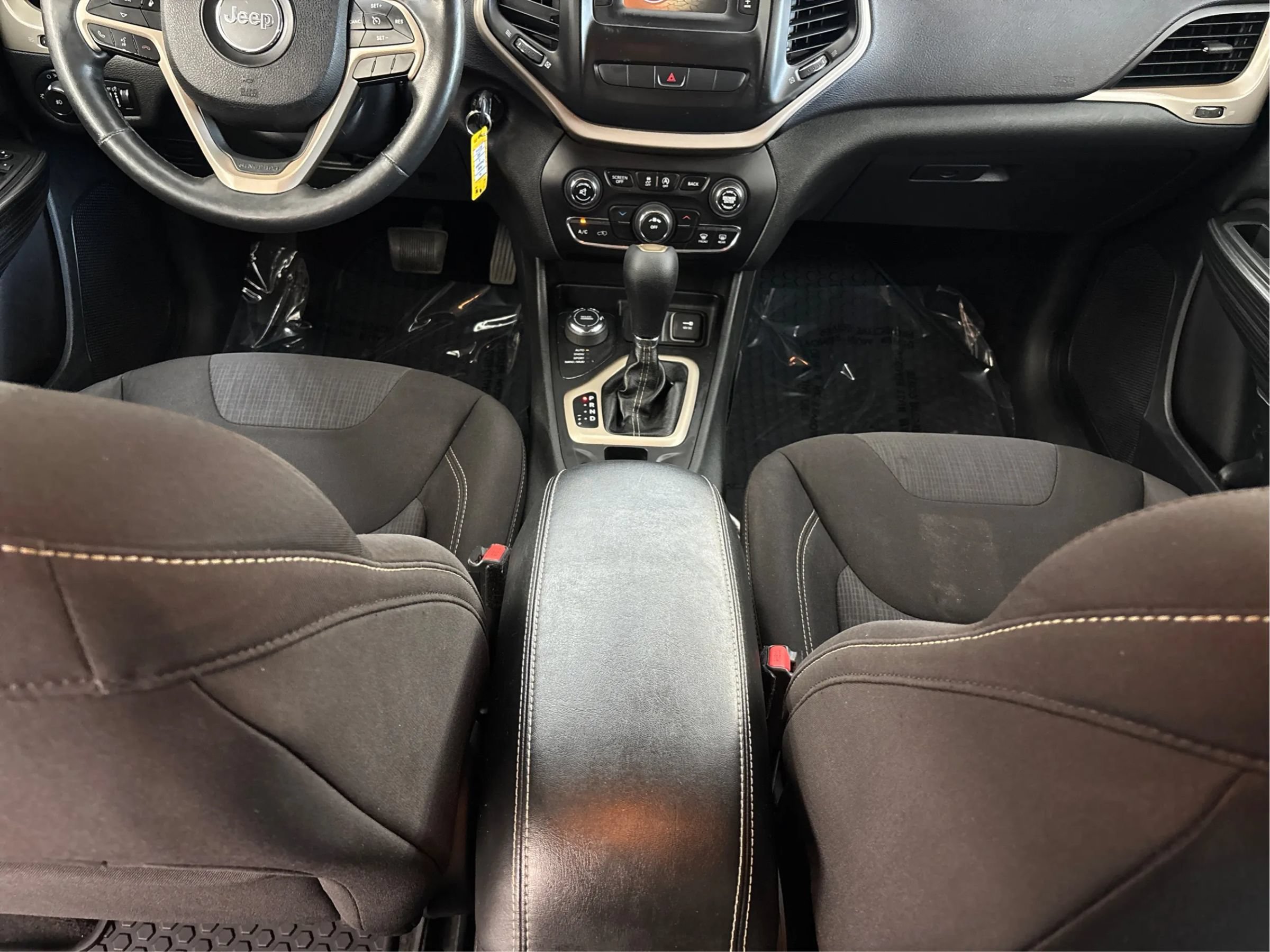 Used 2015 Jeep Cherokee Latitude w/ Cold Weather Group AWD/4WD image 22