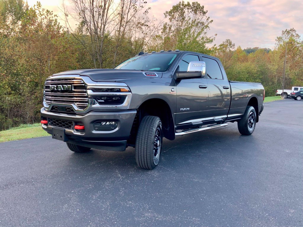 Used 2025 RAM 3500 Laramie AWD/4WD image 4