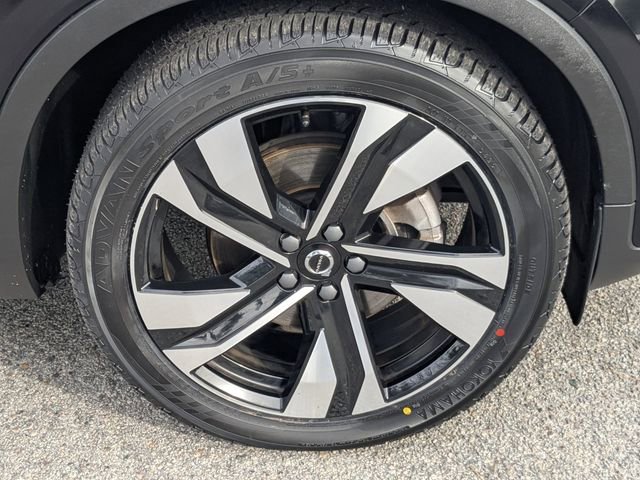 Certified 2023 Volvo XC40 B5 Plus w/ Protection Package Premier image 14