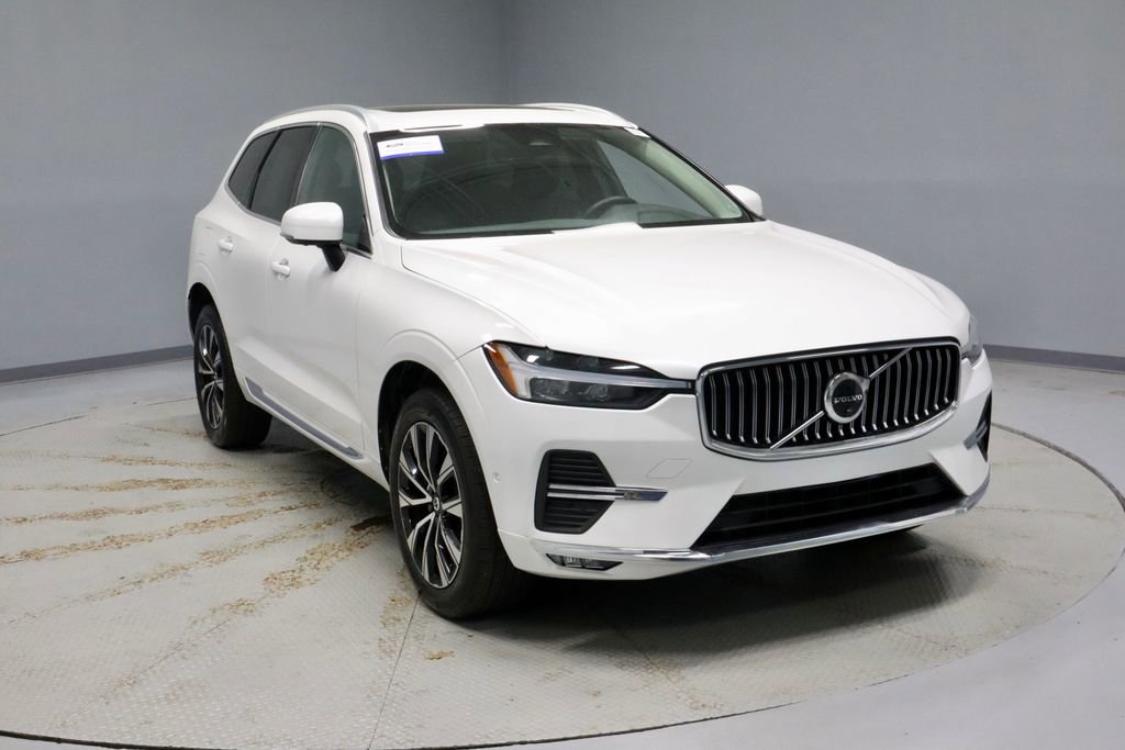 Used 2023 Volvo XC60 B5 Plus AWD/4WD image 1