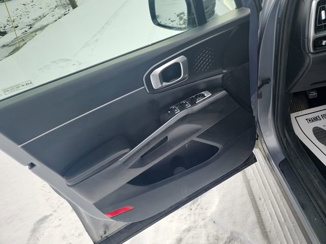 Used 2022 Kia Sorento LX image 17