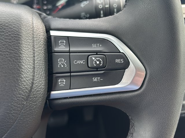 Used 2025 Jeep Compass Limited AWD/4WD image 21