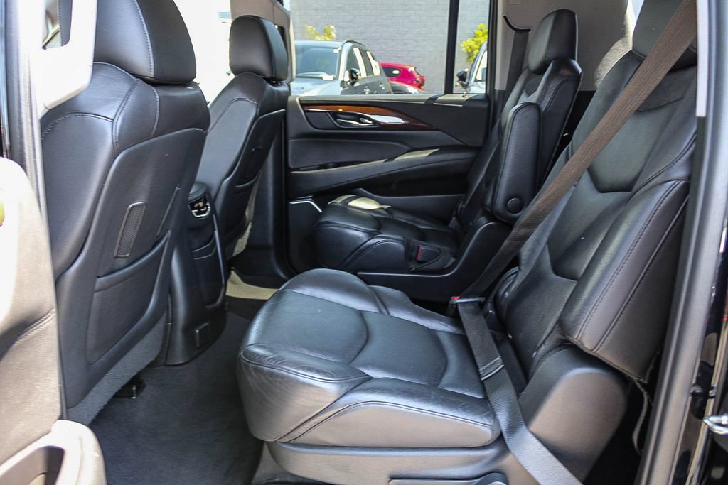 Used 2019 Cadillac Escalade ESV Luxury w/ Escalade Sport Edition AWD/4WD image 18
