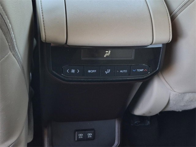 Used 2020 Toyota Highlander XLE image 27
