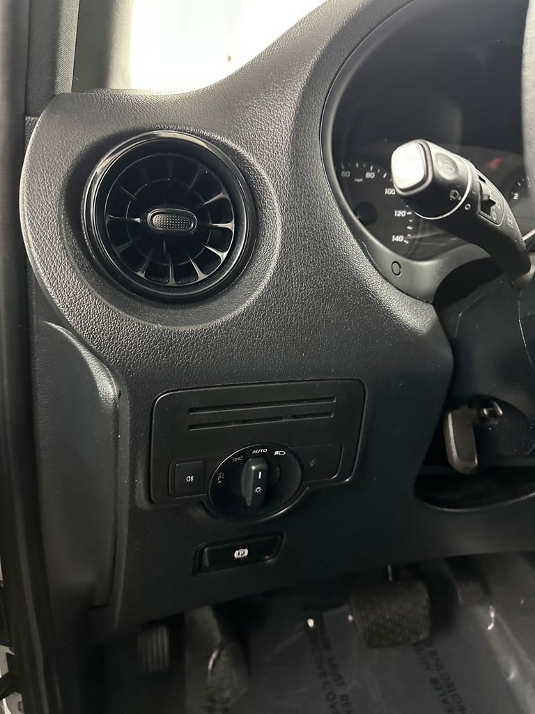 Used 2021 Mercedes-Benz Metris image 13