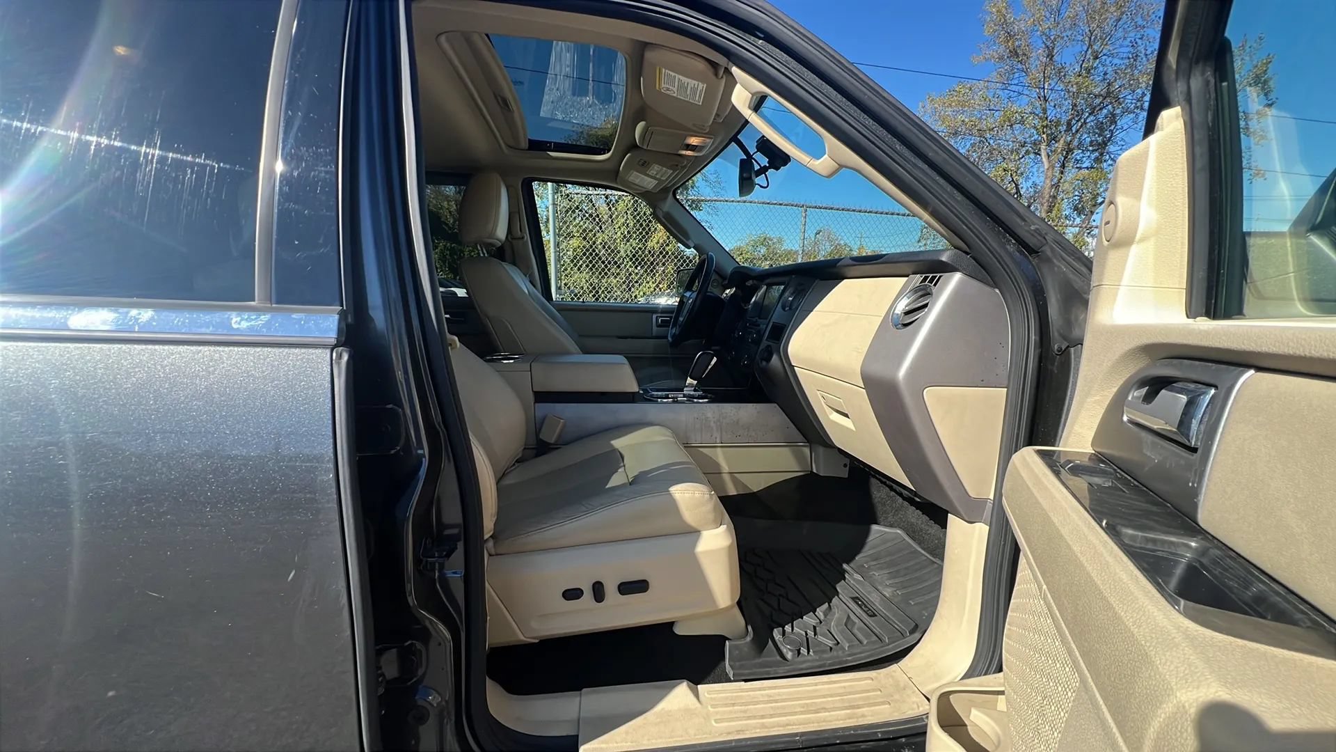 Used 2017 Ford Expedition EL Limited w/ Equipment Group 301A AWD/4WD image 31