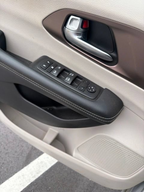 Used 2023 Chrysler Voyager LX FWD image 6