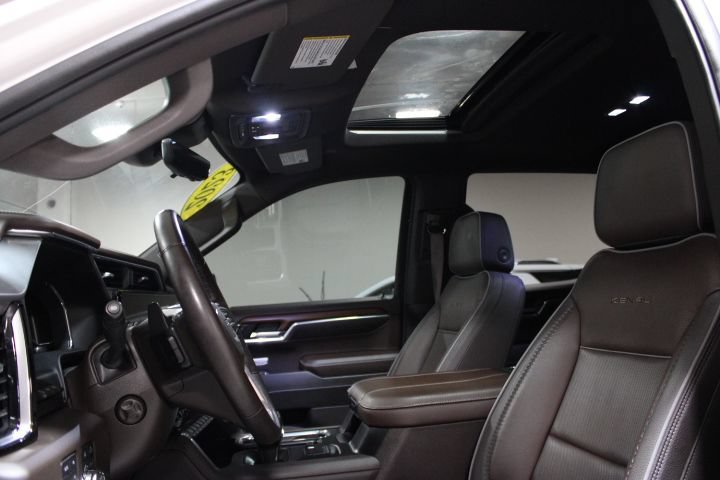 Used 2023 GMC Sierra 1500 Denali w/ Denali Reserve Package AWD/4WD image 3