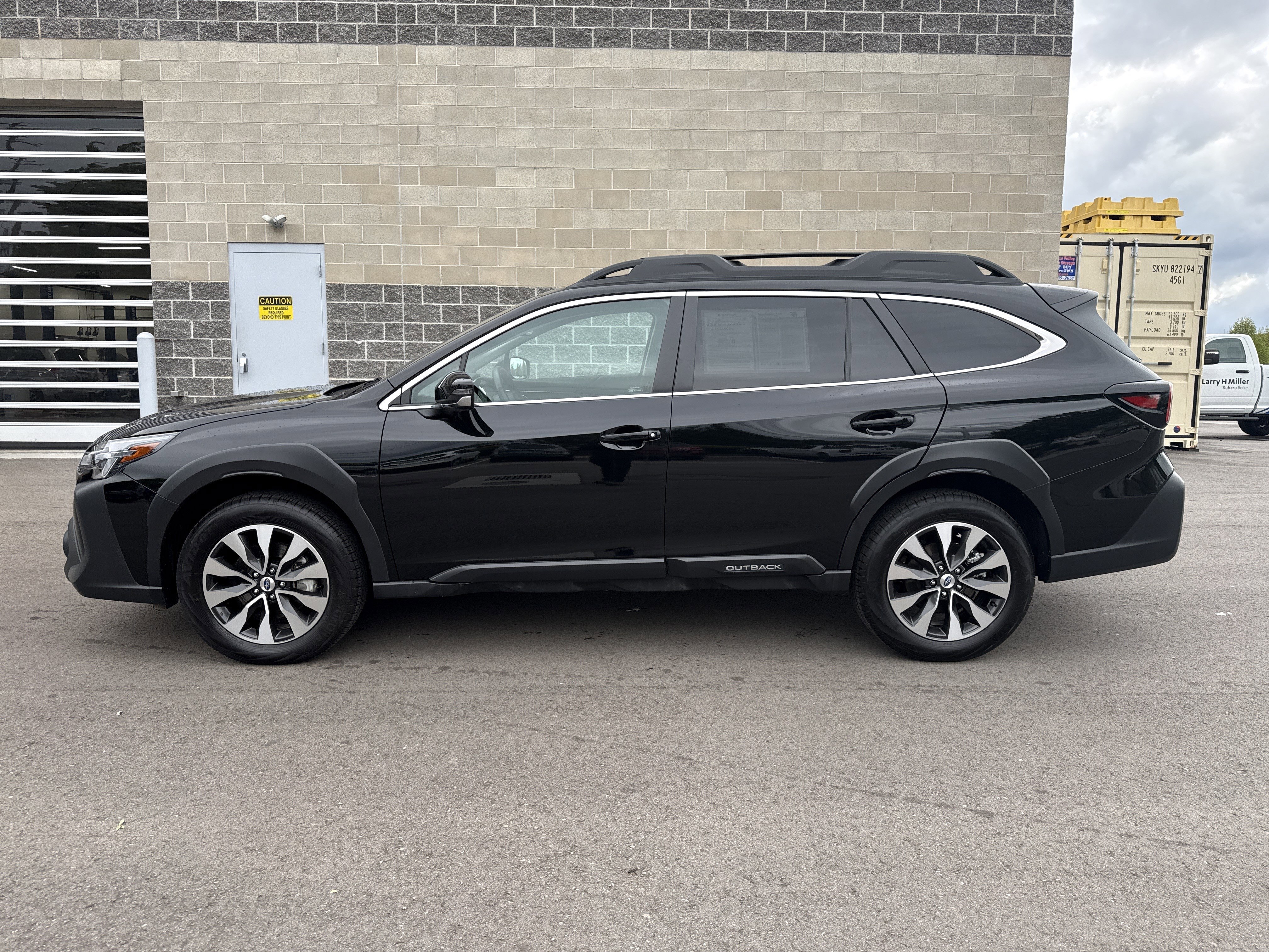 Certified 2025 Subaru Outback Limited XT AWD/4WD image 3