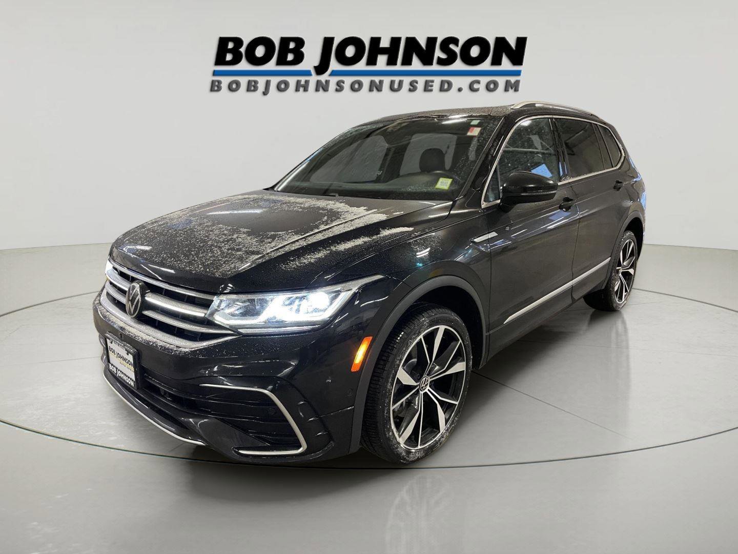 Used 2023 Volkswagen Tiguan SEL R-Line image 3