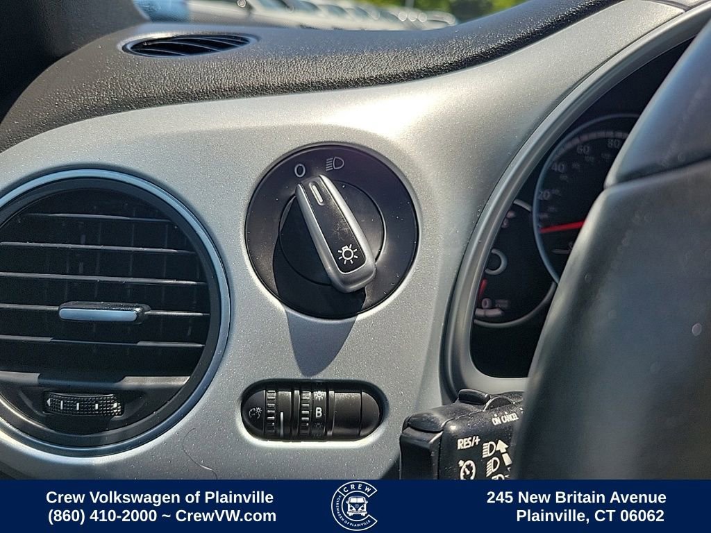 Used 2015 Volkswagen Beetle 1.8T FWD image 11