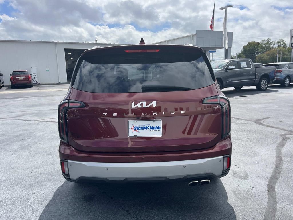 Used 2023 Kia Telluride EX w/ EX Captain's Chair Package image 6