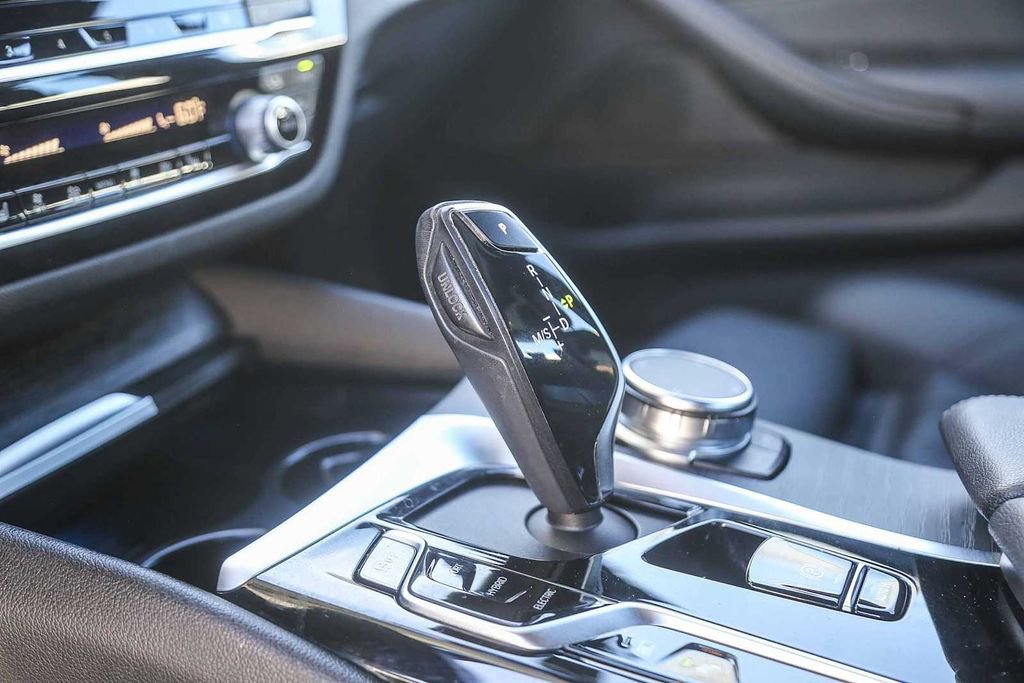 Certified 2023 BMW 530e w/ Convenience Package image 19