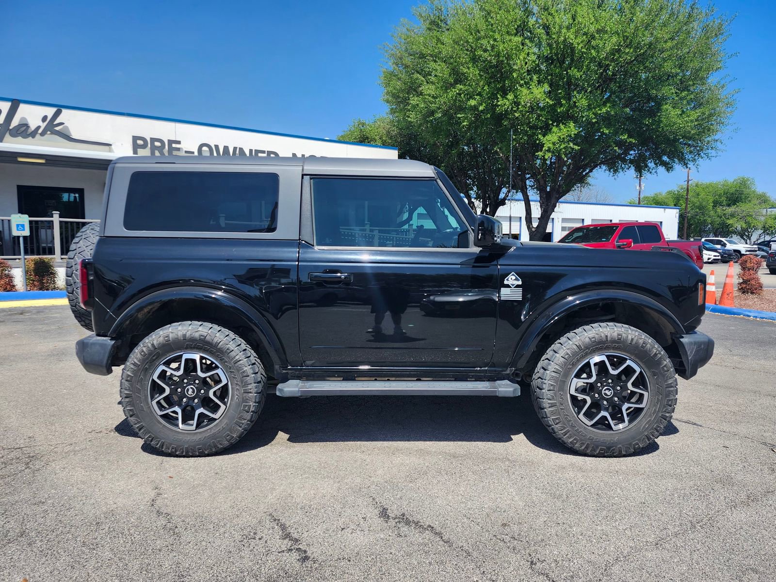 Used 2022 Ford Bronco Outer Banks image 2