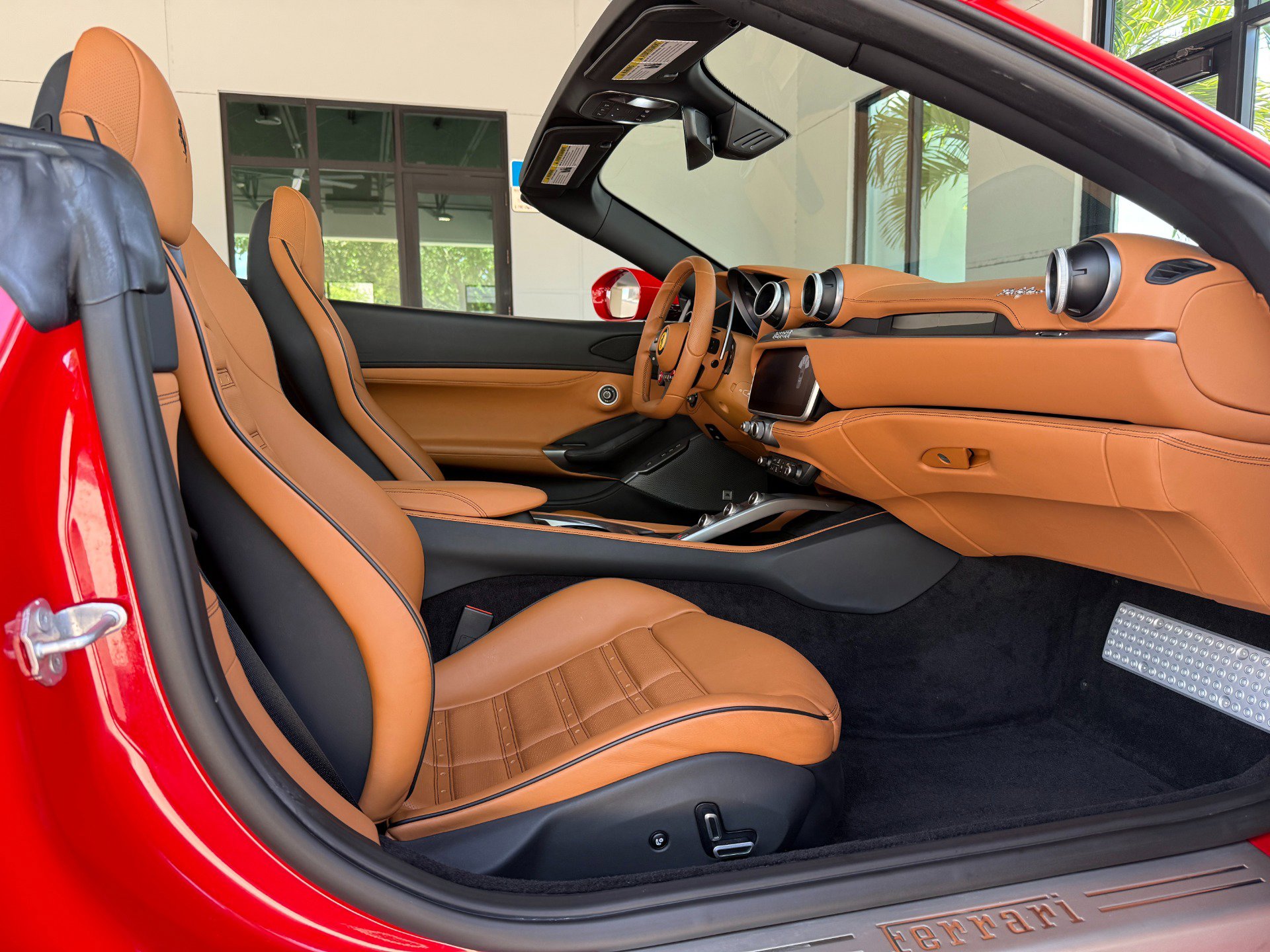 Used 2019 Ferrari Portofino RWD image 30