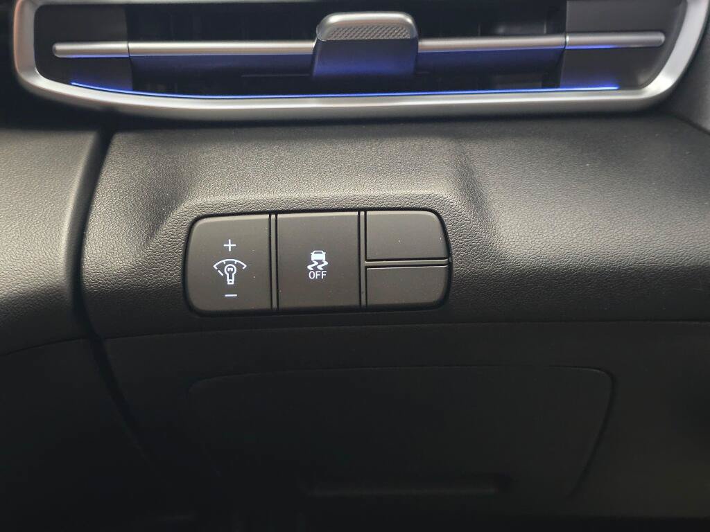 New 2026 Hyundai Elantra Limited FWD image 24