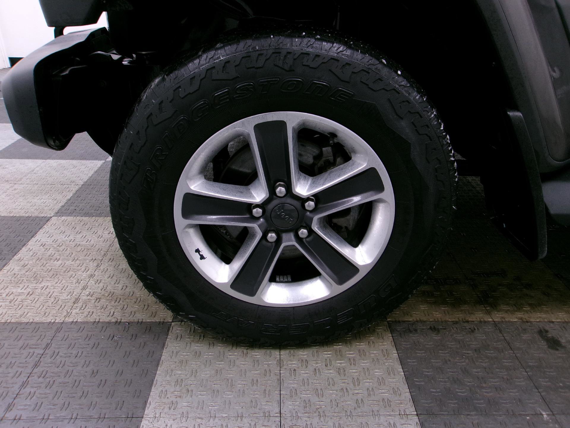 Used 2020 Jeep Wrangler Unlimited Sahara image 17