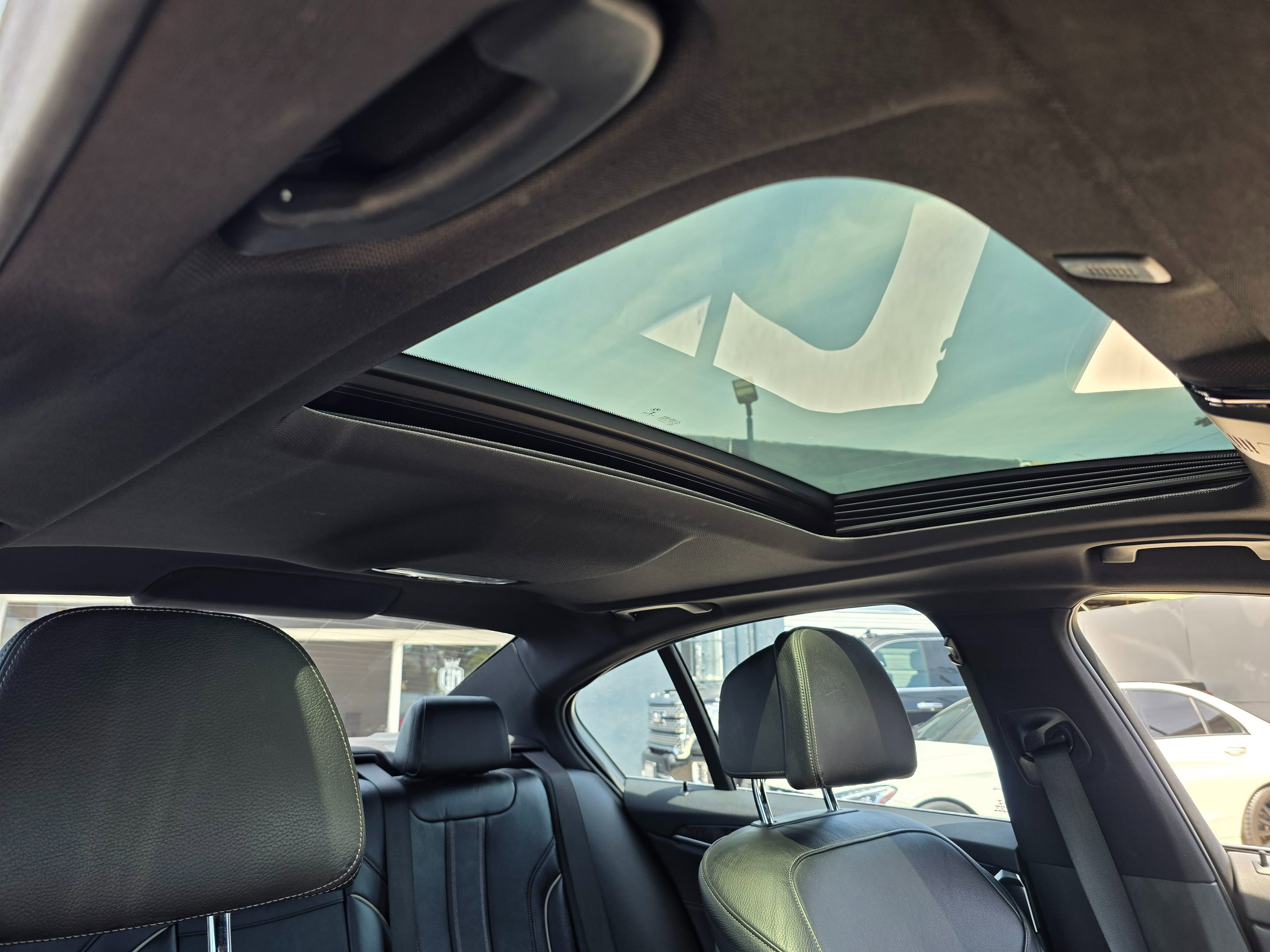Used 2018 BMW 530i RWD image 12