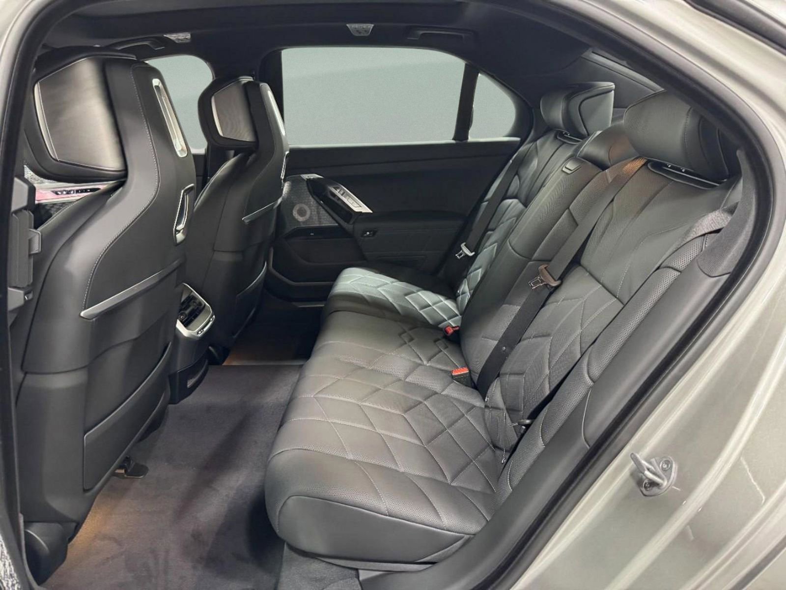 New 2026 BMW i7 xDrive60 w/ Executive Package image 9