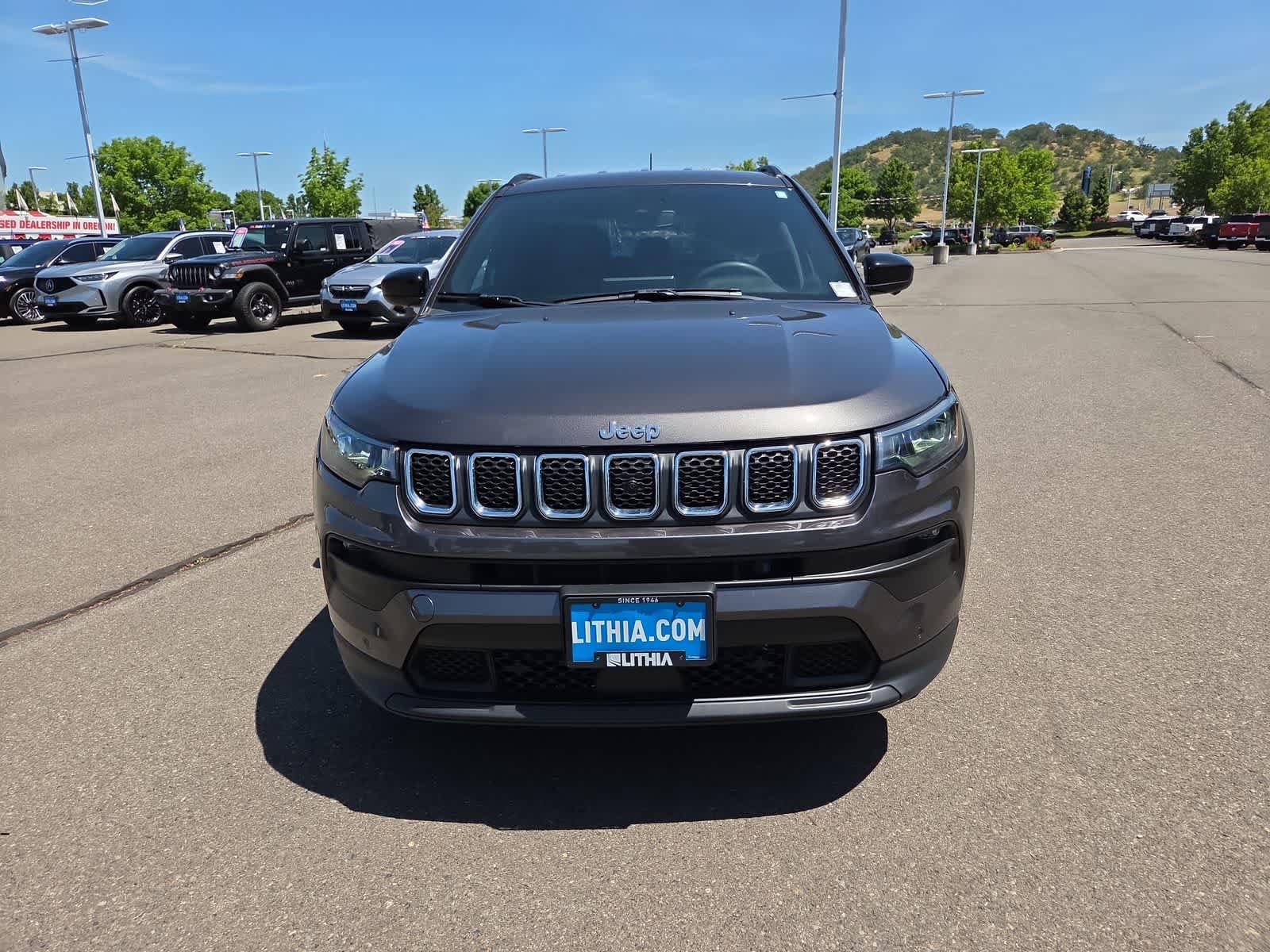 Used 2023 Jeep Compass Latitude w/ Convenience Group AWD/4WD image 14