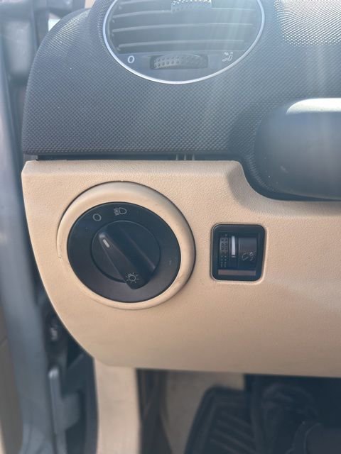 Used 2010 Volkswagen Beetle Coupe image 7