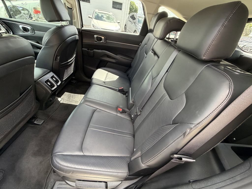 Used 2025 Kia Sorento S FWD image 13