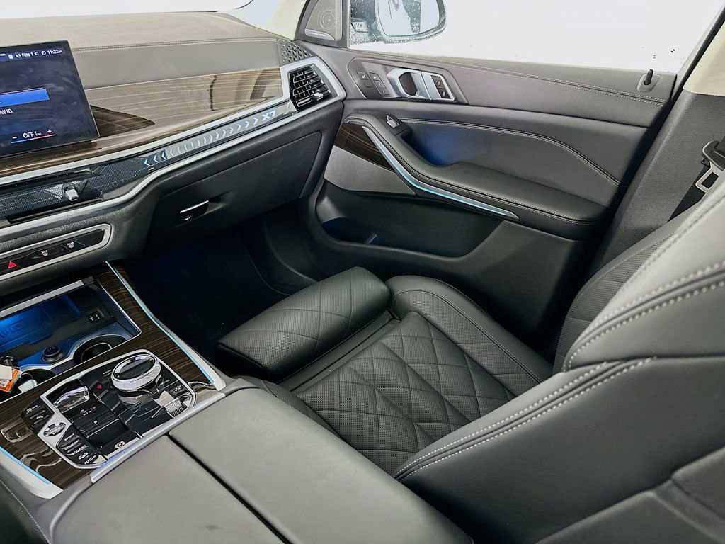Used 2023 BMW X7 xDrive40i w/ Executive Package image 31