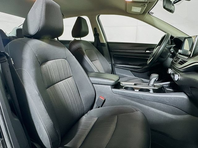Used 2024 Nissan Altima 2.5 SV FWD image 27