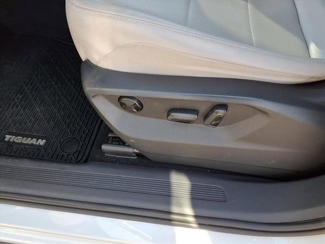 Used 2019 Volkswagen Tiguan SE w/ Panoramic Sunroof Package image 8