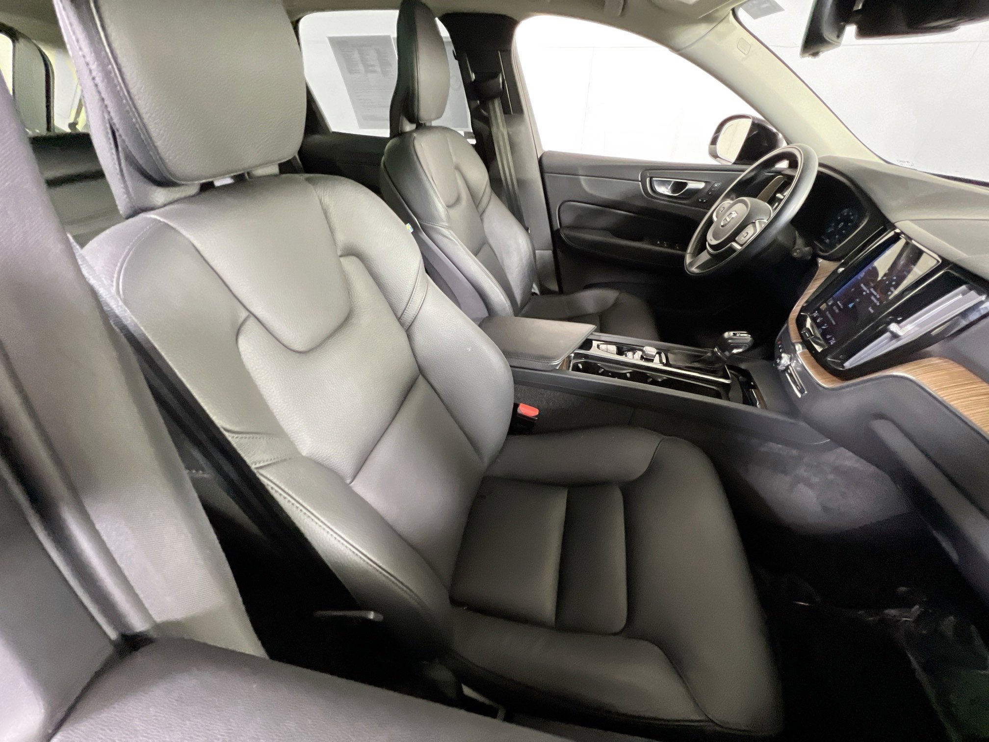 Used 2021 Volvo XC60 T5 Momentum w/ Premium Package AWD/4WD image 28