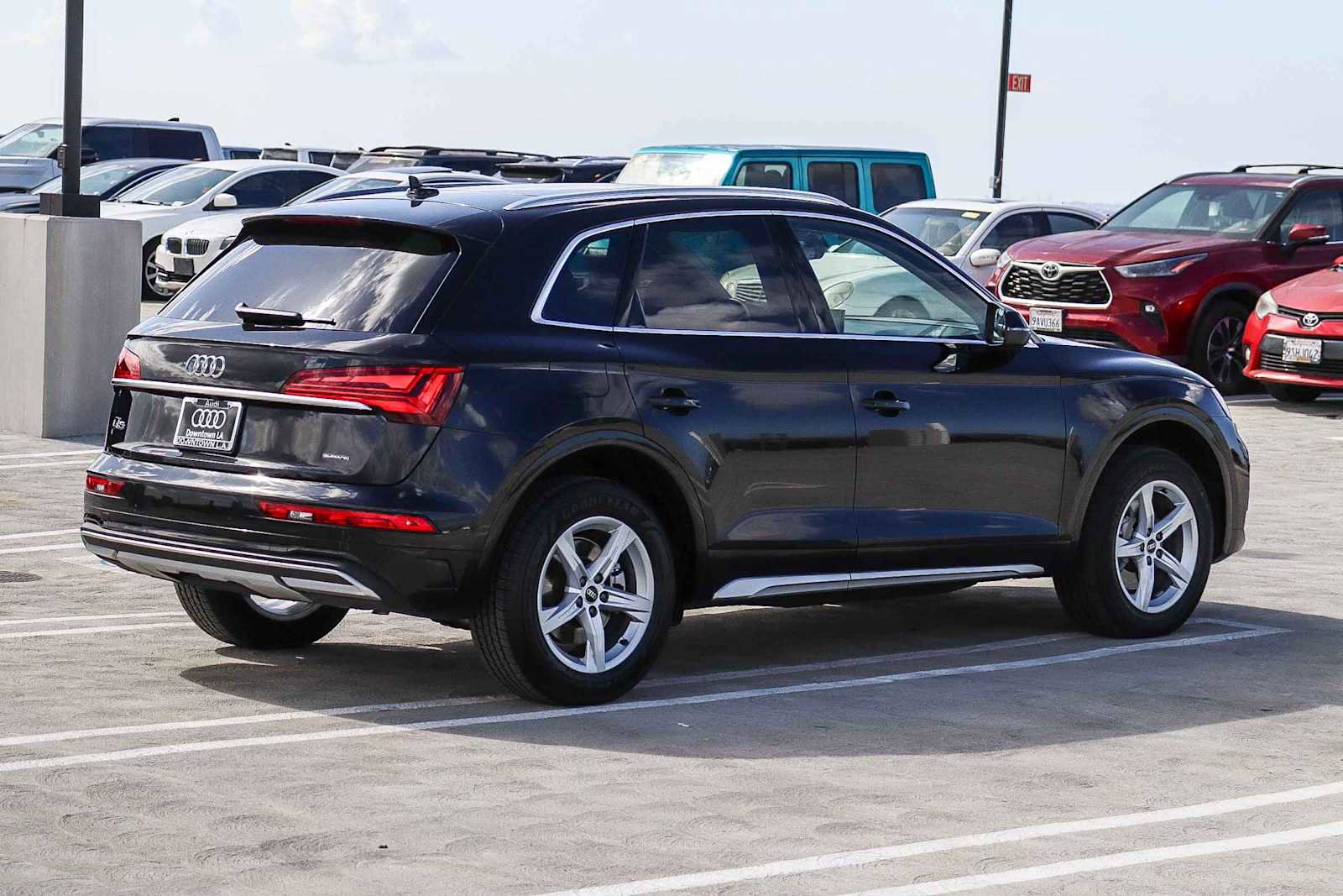 Used 2023 Audi Q5 2.0T Premium w/ Convenience Package AWD/4WD image 4