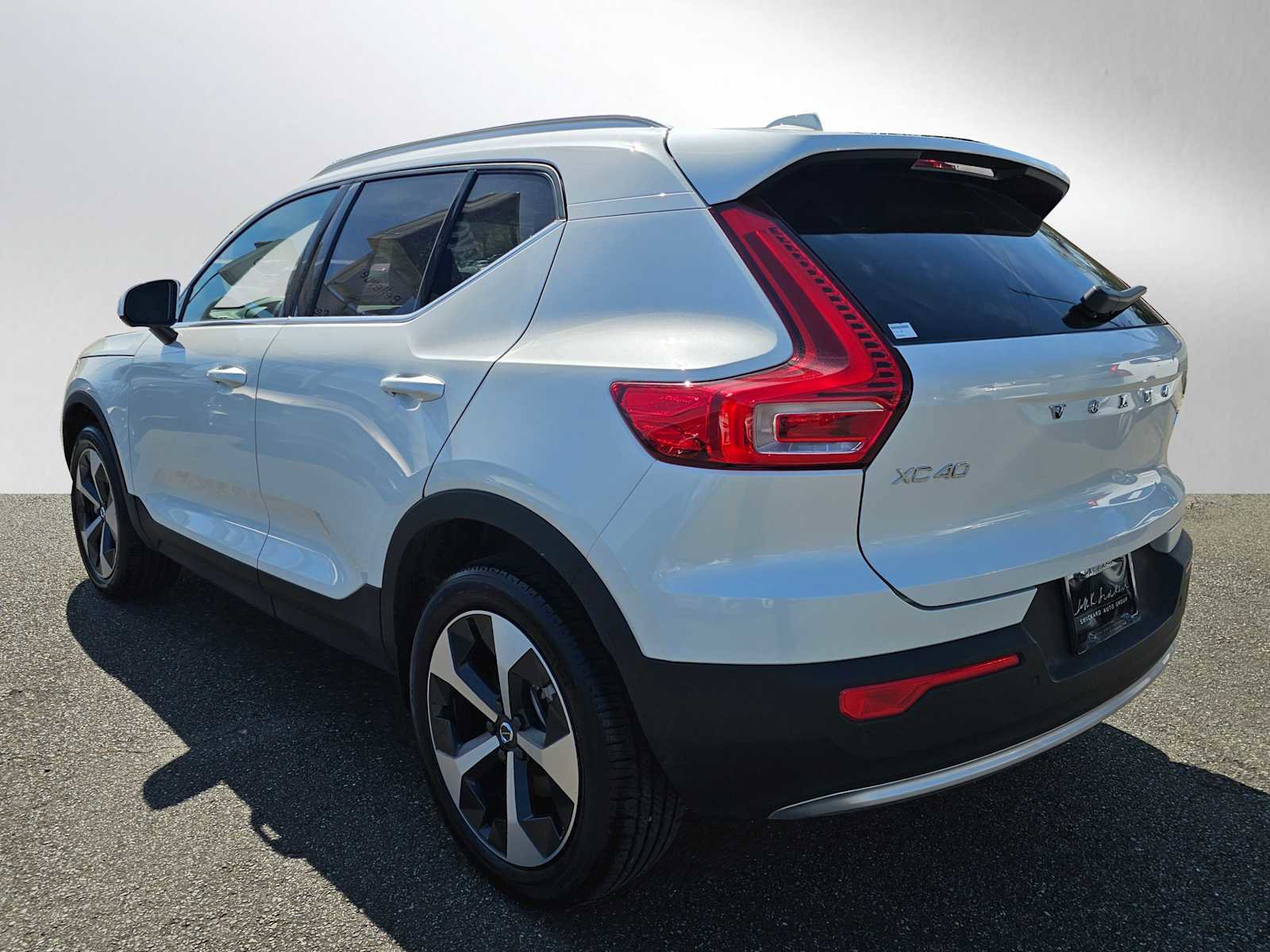 Used 2025 Volvo XC40 B5 Core w/ Protection Package Premier AWD/4WD image 5