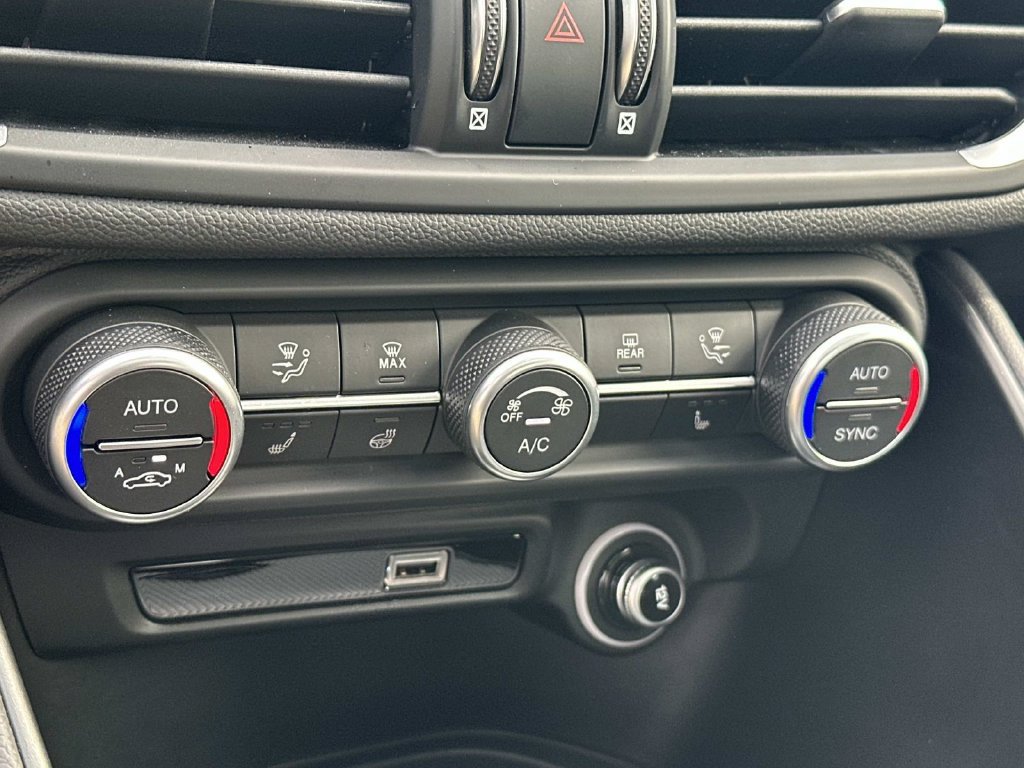 Used 2024 Alfa Romeo Giulia AWD image 23