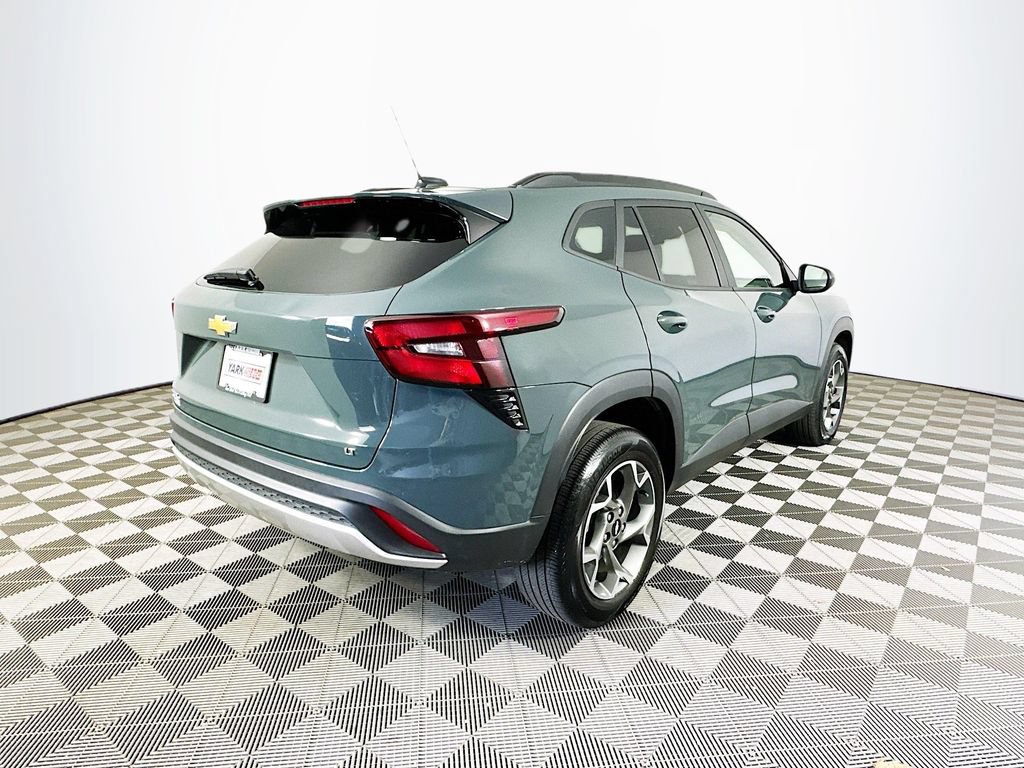 Used 2025 Chevrolet Trax LT FWD image 10