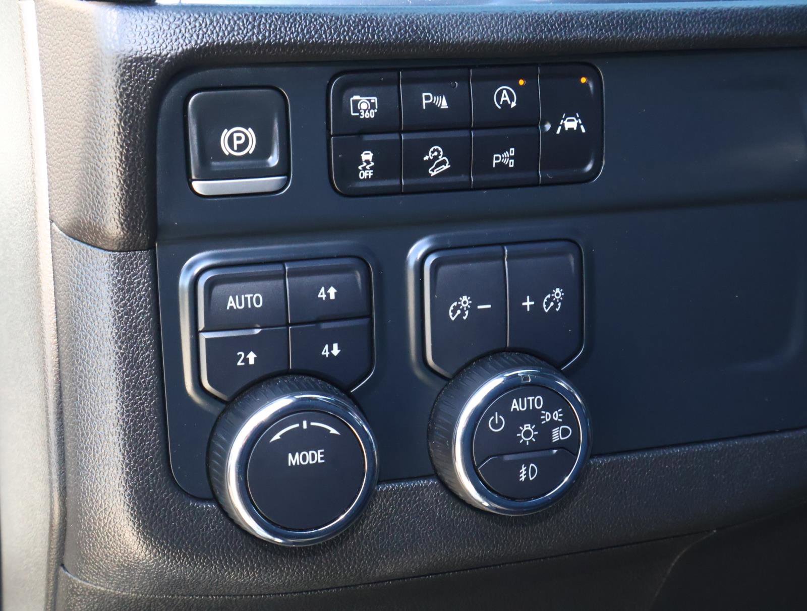 Used 2025 Chevrolet Tahoe Z71 AWD/4WD image 24