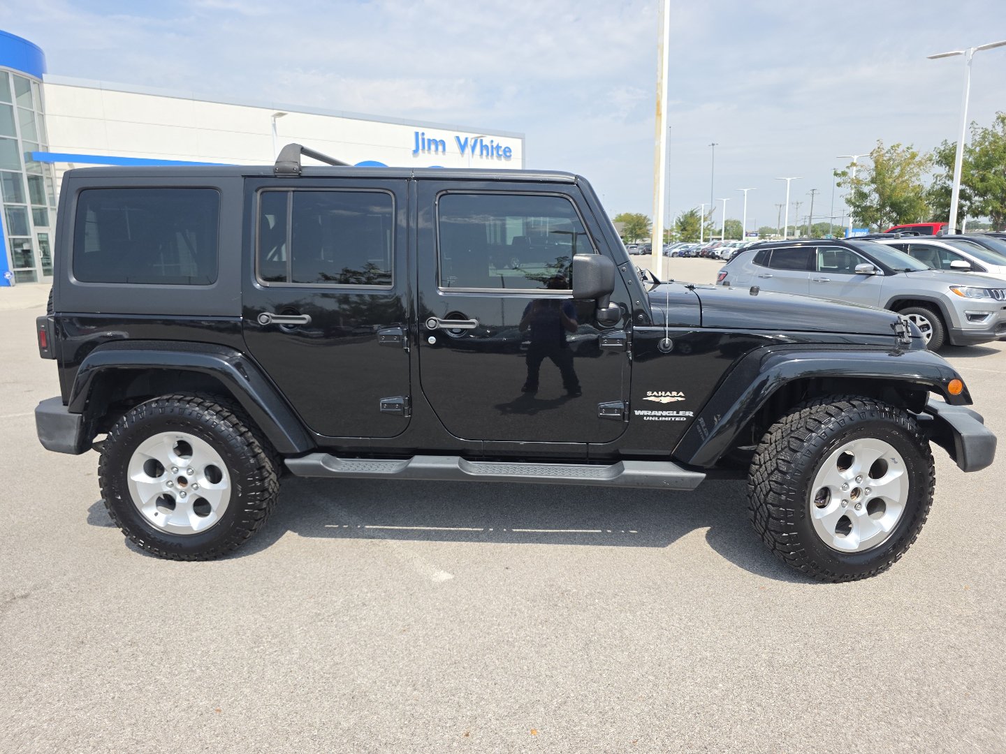 Used 2014 Jeep Wrangler Unlimited Sahara w/ Connectivity Group AWD/4WD image 15