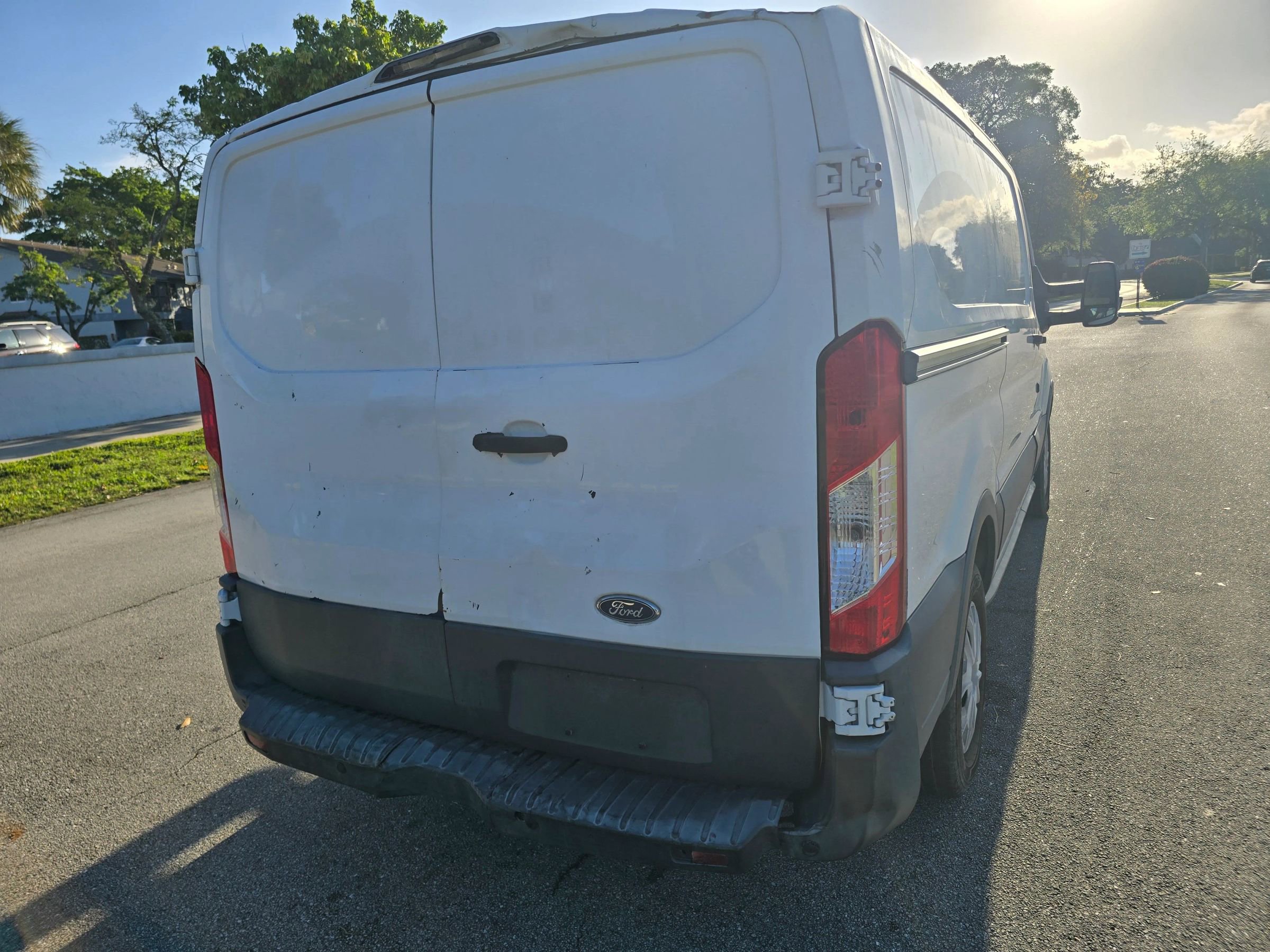 Used 2015 Ford Transit 150 130 Low Roof w/ Exterior Upgrade Package RWD image 5