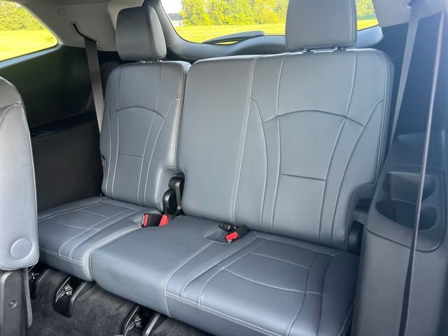 Used 2018 Buick Enclave Essence AWD/4WD image 32