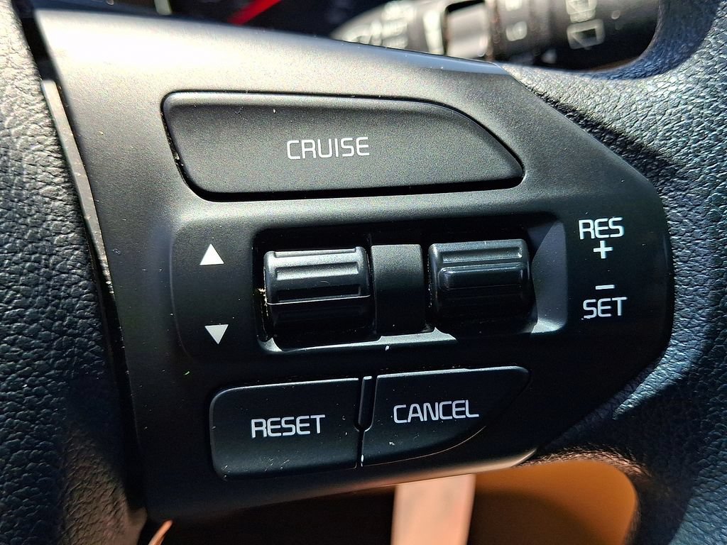 Used 2016 Kia Sedona LX w/ LX Convenience Package FWD image 23