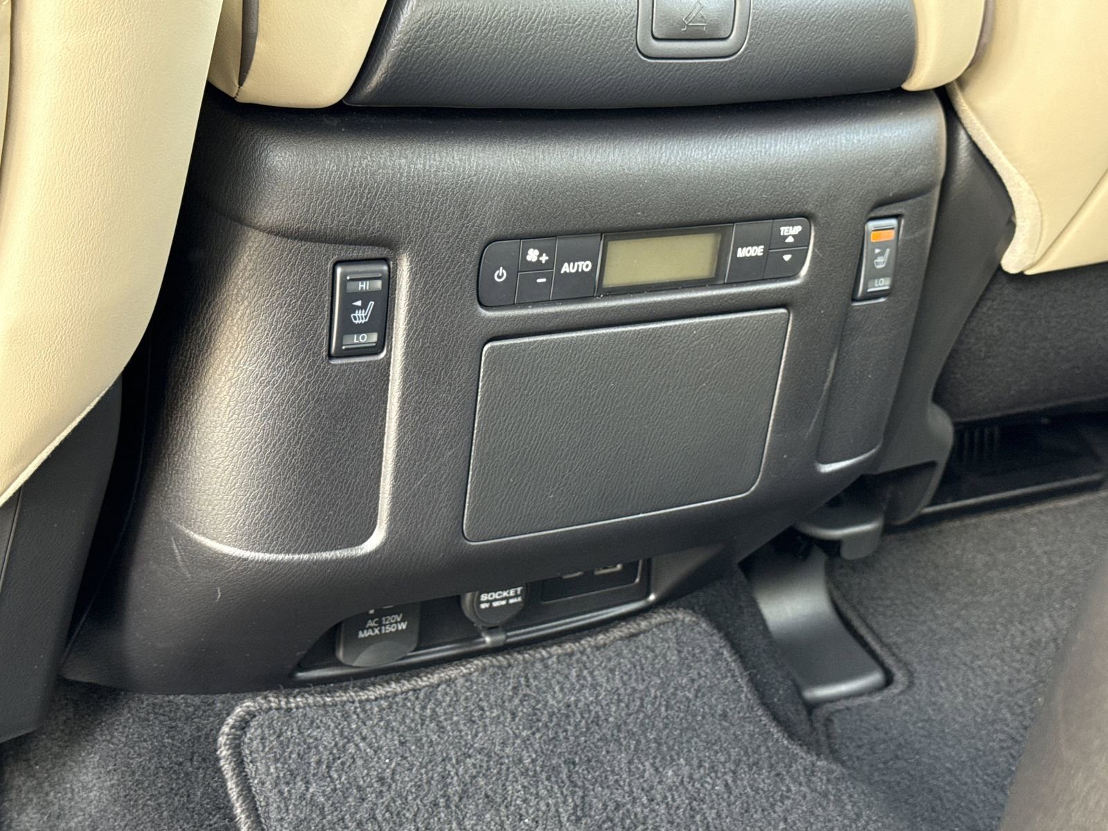Used 2024 Nissan Armada Platinum w/ Captain's Chairs Package image 13
