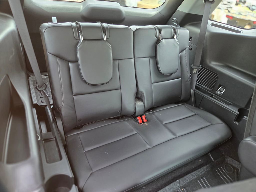Used 2024 Ford Explorer XLT w/ Equipment Group 202A RWD image 13