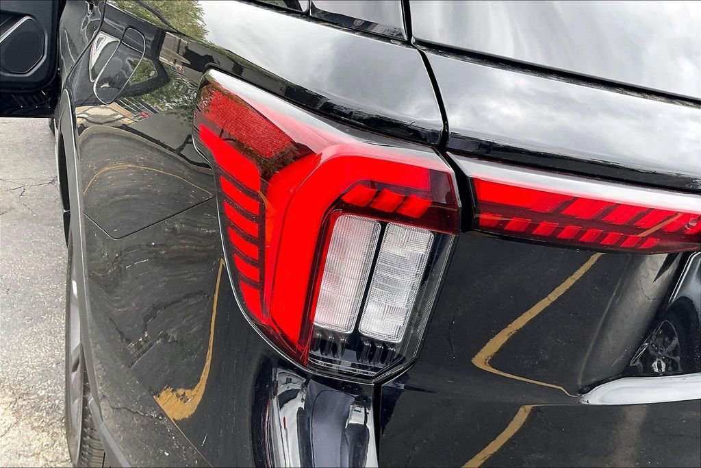 Used 2025 Ford Explorer Active w/ Active Comfort Package AWD/4WD image 28