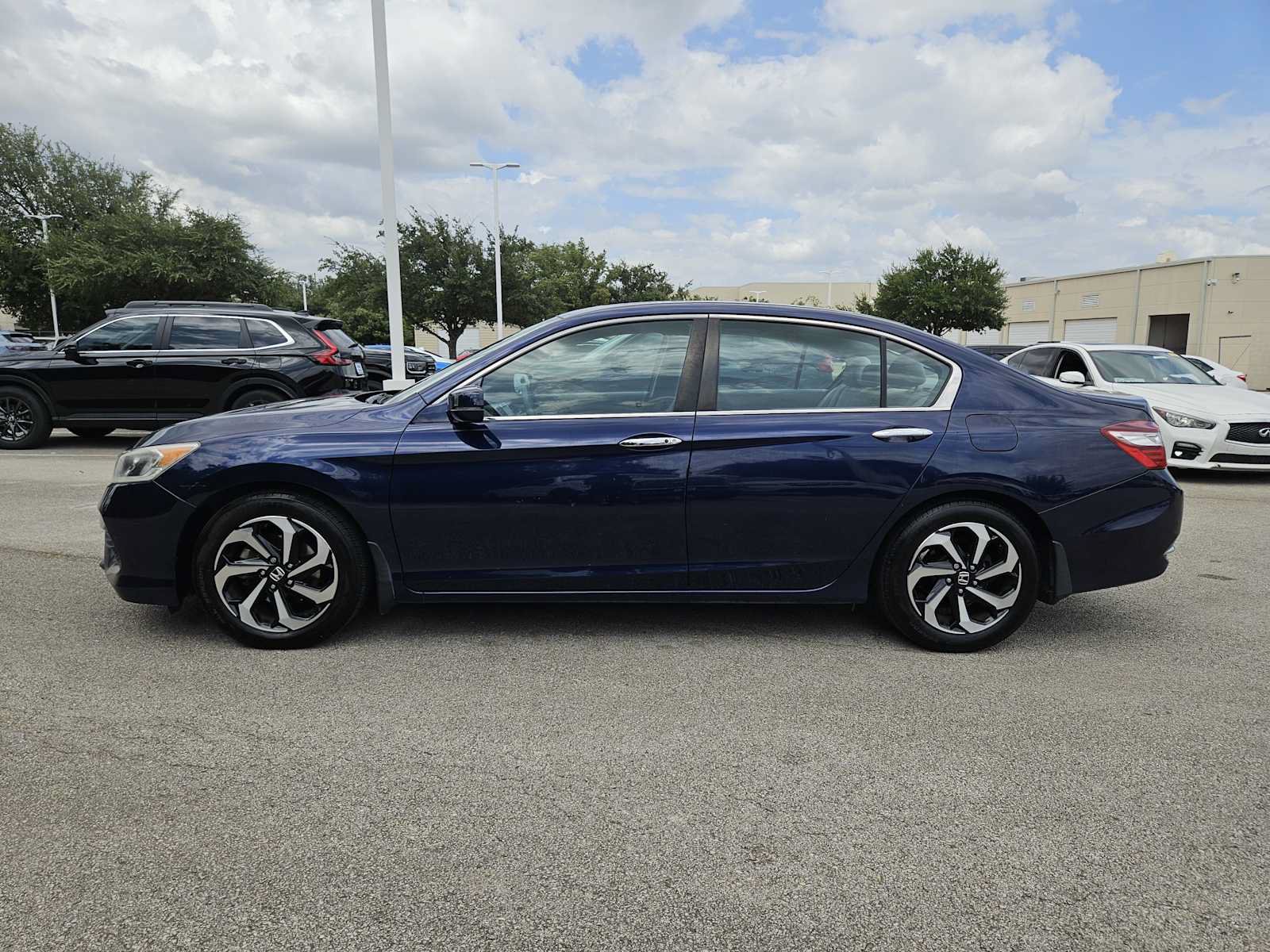 Used 2017 Honda Accord EX image 4