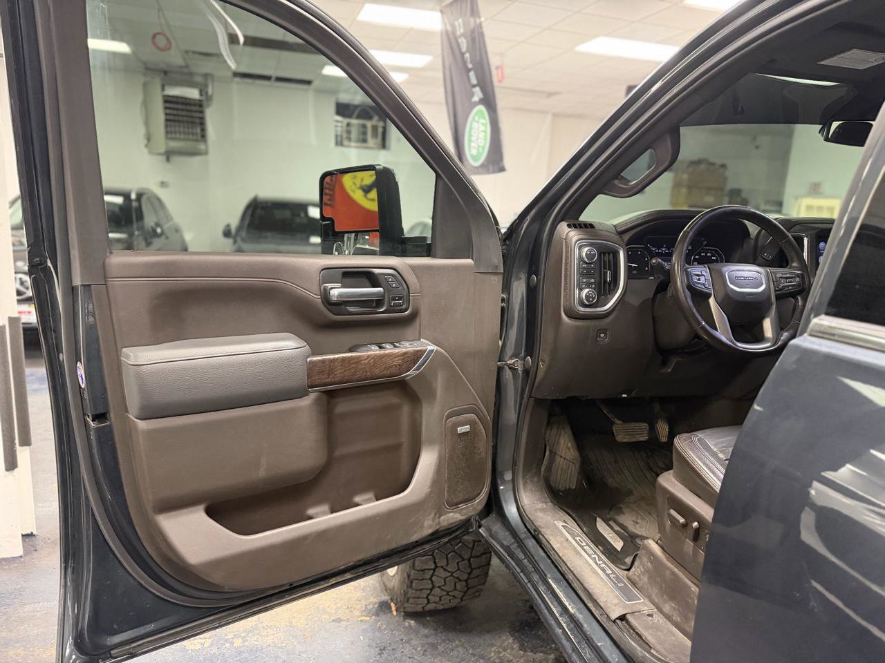 Used 2022 GMC Sierra 3500 Denali AWD/4WD image 13
