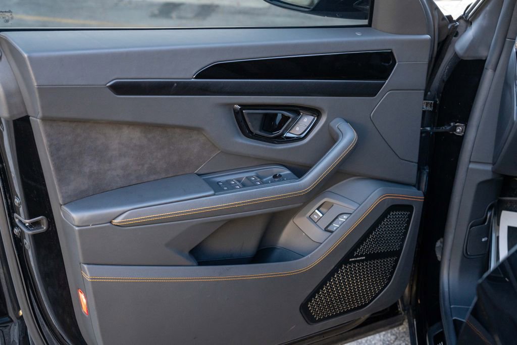 Used 2024 Lamborghini Urus S image 8