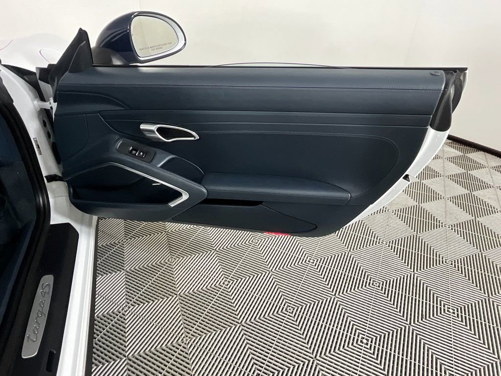 Used 2018 Porsche 911 Targa 4 GTS image 15