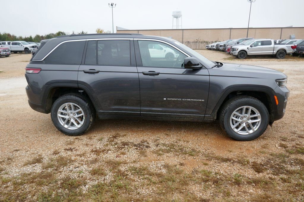 New 2025 Jeep Grand Cherokee Laredo X image 3