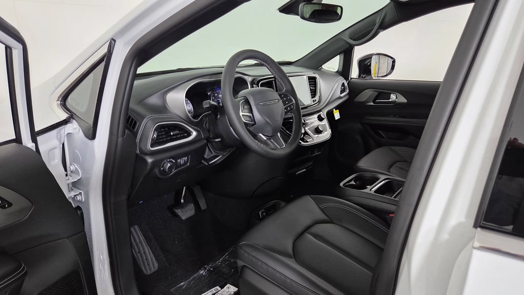 New 2027 Chrysler Pacifica Select AWD/4WD image 14