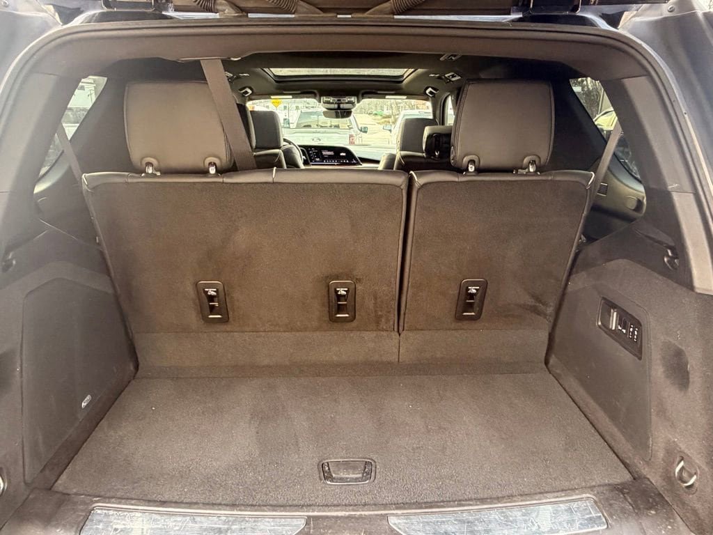 Used 2023 Cadillac Escalade Premium Luxury image 26