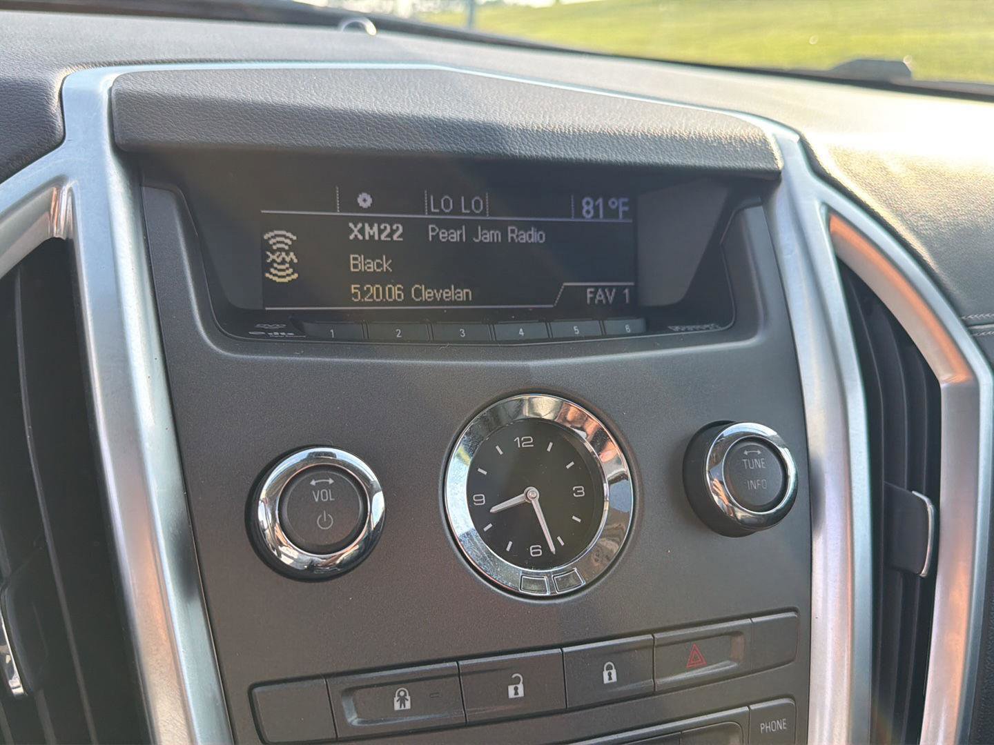 Used 2010 Cadillac SRX Luxury FWD image 23